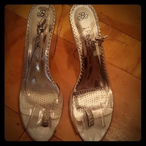 Exquisite J Renee Cinderella glass slipper size 13